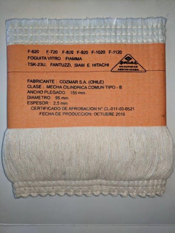 Mecha Cozmar sin envase, con su zona de combustión de fibra de vidrio y zona de absorción de algodón